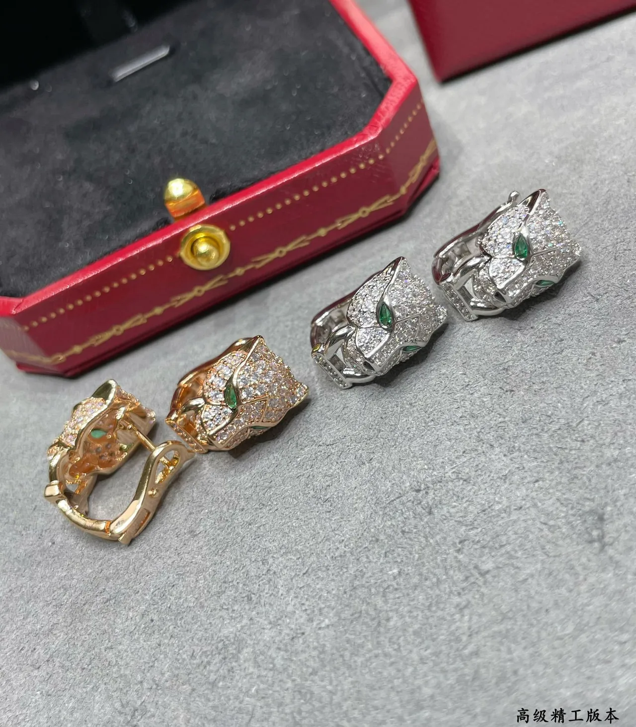 Cartier Panthère পান্থার হেড পেভে ক্রিস্টাল এবং ইমারল্ড ইয়ারিংস 5