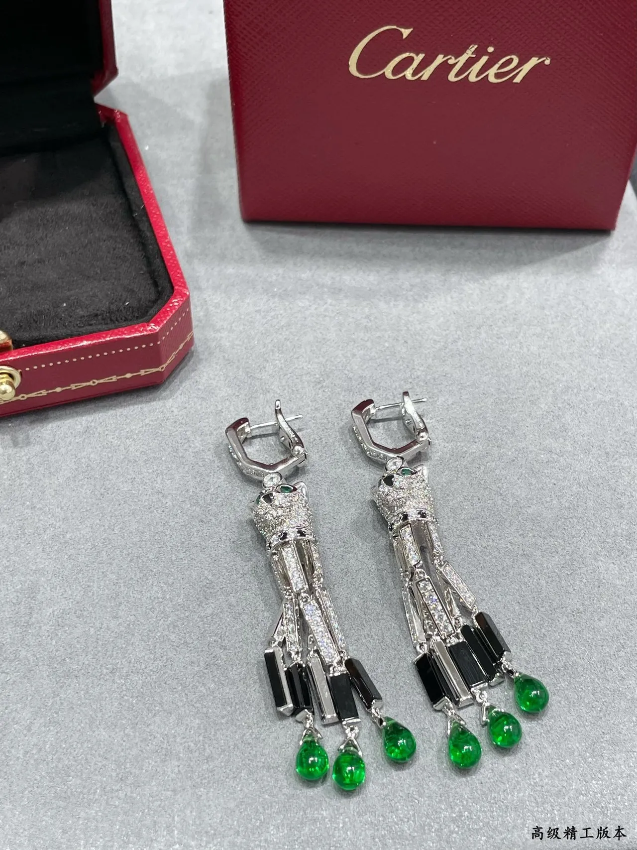 Cartier Panthère بانثر موتيف الماس والكابوشون الأخضر أقراط 3