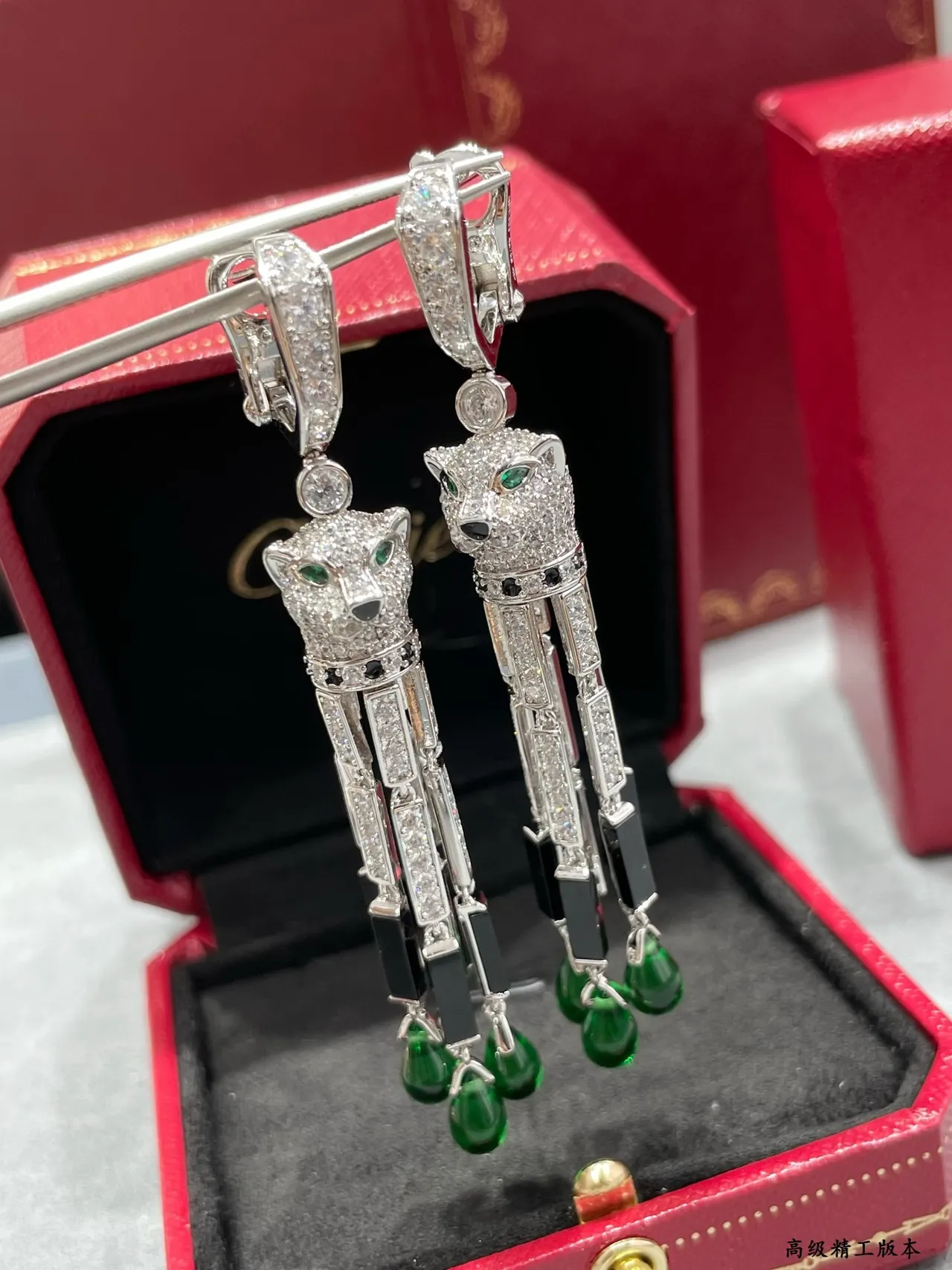 Cartier Panthère بانثر موتيف الماس والكابوشون الأخضر أقراط 5