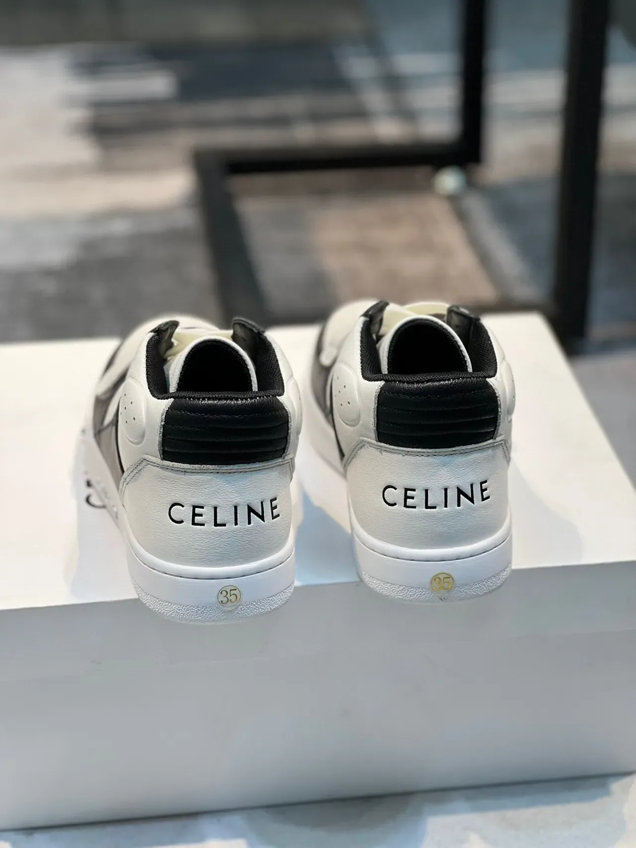 Celine CT-01 Zapatillas Lifestyle de Cuero Perforado de Dos Tonos de Alto 2