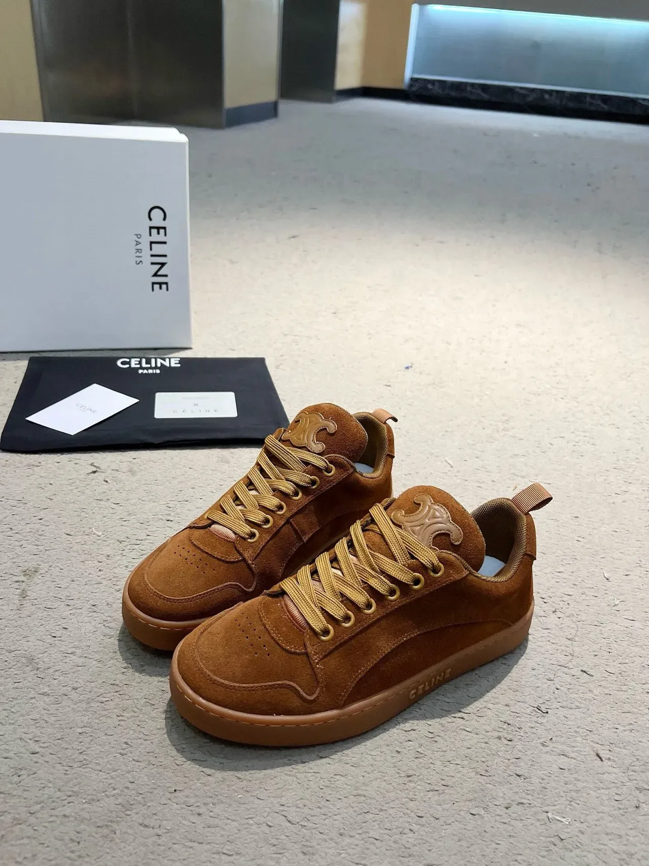 Celine Triomphe Sneakers Lifestyle Marron Suède 3