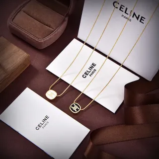 Celine Triomphe सोने की काली चेन अंडाकार Logo पेंडेंट हार