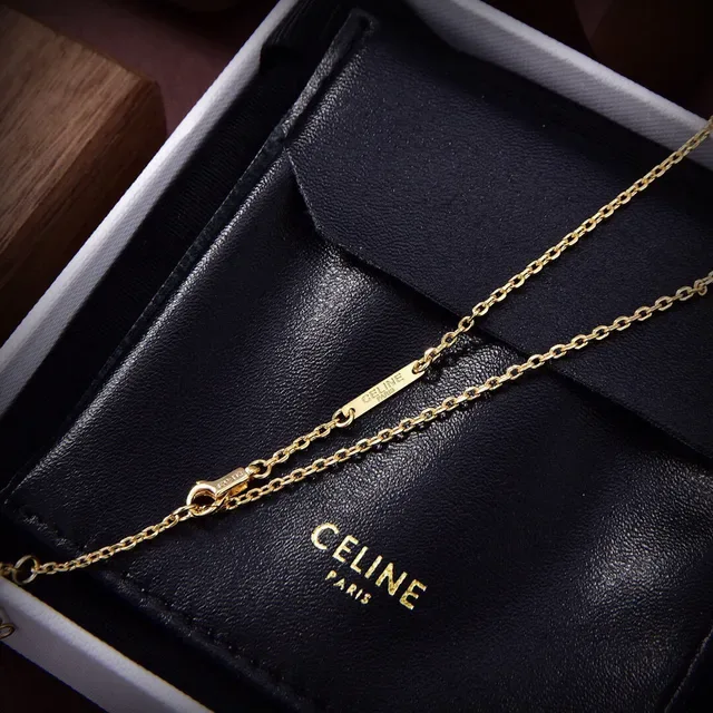 Celine Triomphe قلادة ذهبي اللون وحجر وردي 8