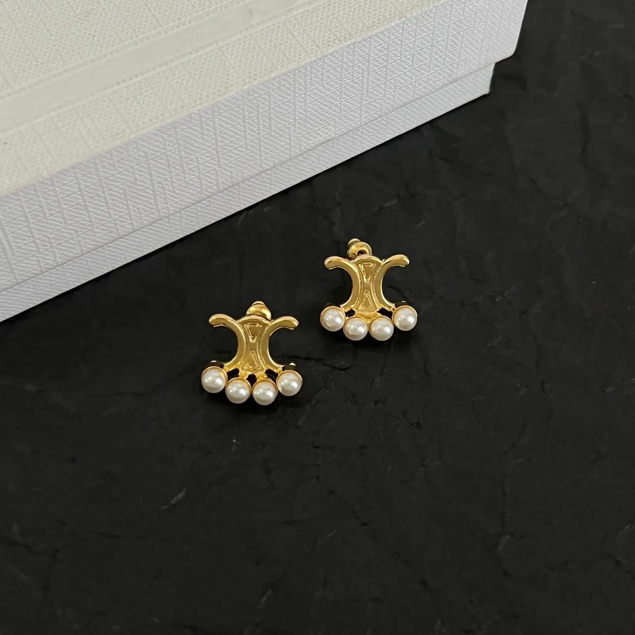 Celine Triomphe Gold-Tone Pendientes de perlas 4