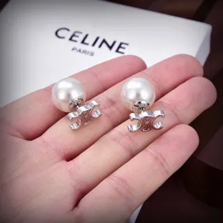 Celine Triomphe أقراط لؤلؤ مدببة
