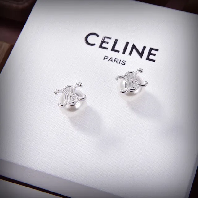 Celine Triomphe 珍珠耳钉 2
