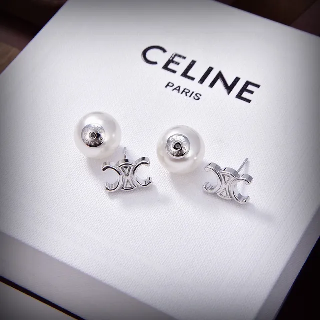 Celine Triomphe 珍珠耳钉 4