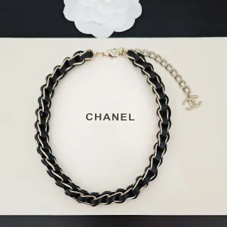 Chanel Collier Chaîne Tressée Cuir et Métal Noir et Or Charm Entrelacé CC