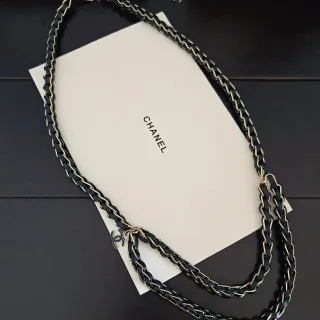 Chanel قلادة جلد منسوجة بلون ذهبي