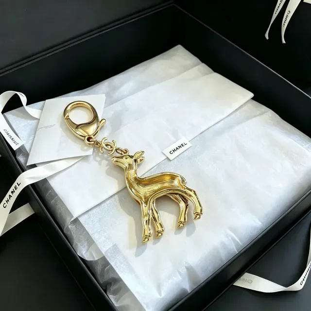 Chanel Brown White Enamel Fawn Charm Polka-Dot Pattern Brooch 4