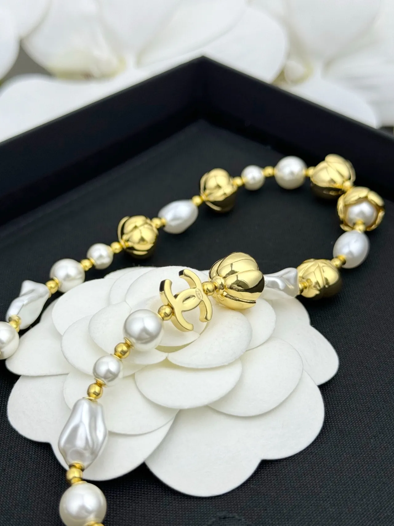 Chanel Camellia collier de perles chaîne en or blanc collier de perles cultivées 6