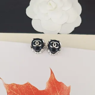 Chanel CC Cabochon Brincos pretos e prateados