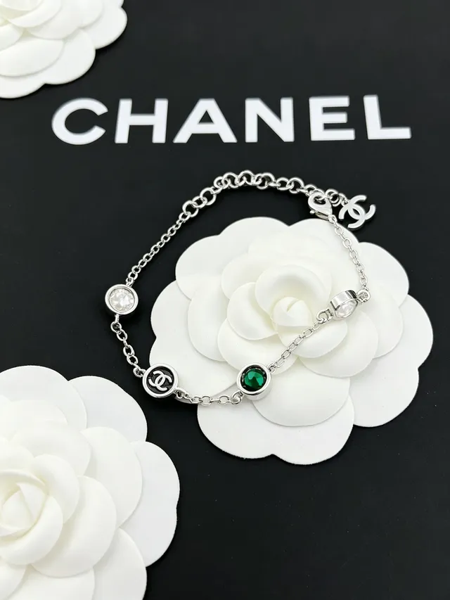 Chanel CC Charm سوار سلاسل فضية خضراء مع كريستال مقطع و تعاويذ حجرية 5