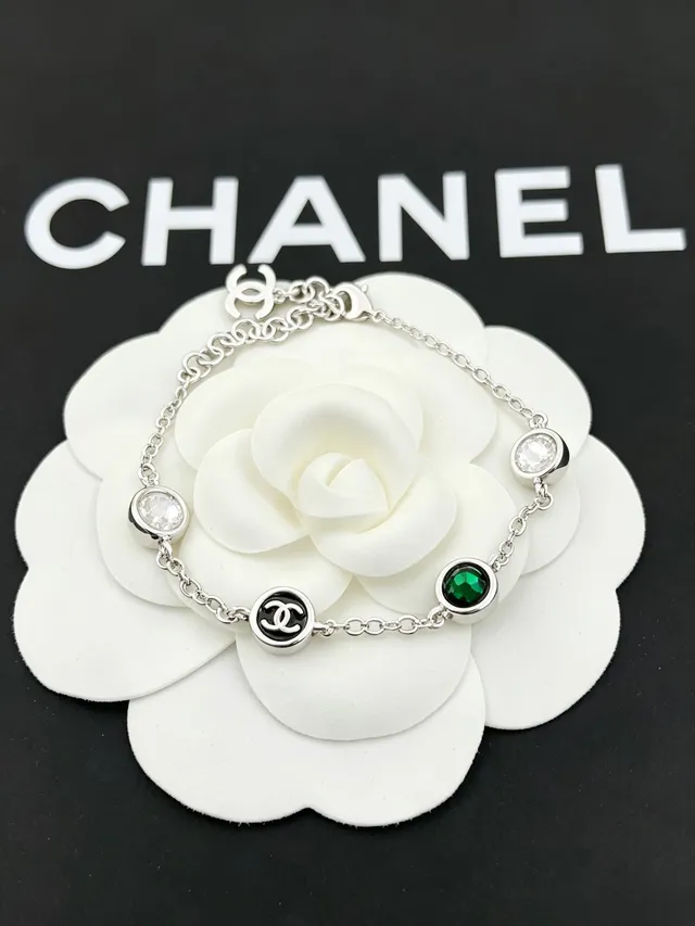 Chanel CC Charm سوار سلاسل فضية خضراء مع كريستال مقطع و تعاويذ حجرية 6