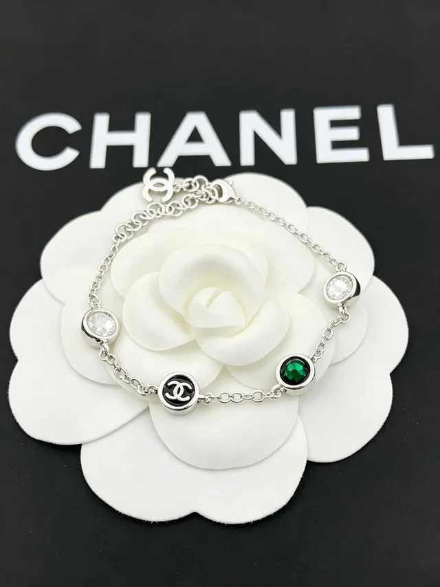 Chanel CC Charm سوار سلاسل فضية خضراء مع كريستال مقطع و تعاويذ حجرية 7