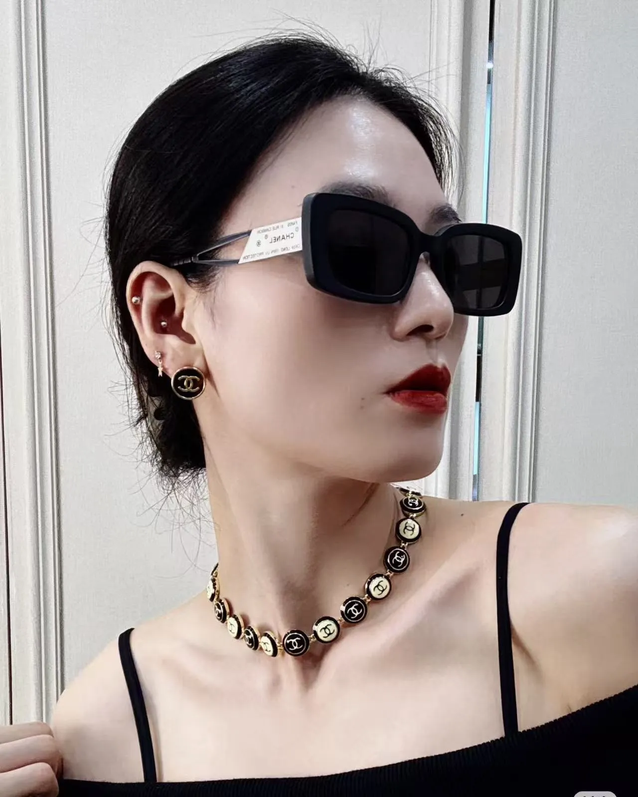 Chanel CC এনামেল নেকলেস কালো এবং ক্রিম গোল্ড-টোন নেকলেস 2