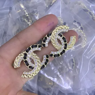 Chanel CC أقراط ذهبي أسود إيمل مقوى تباين