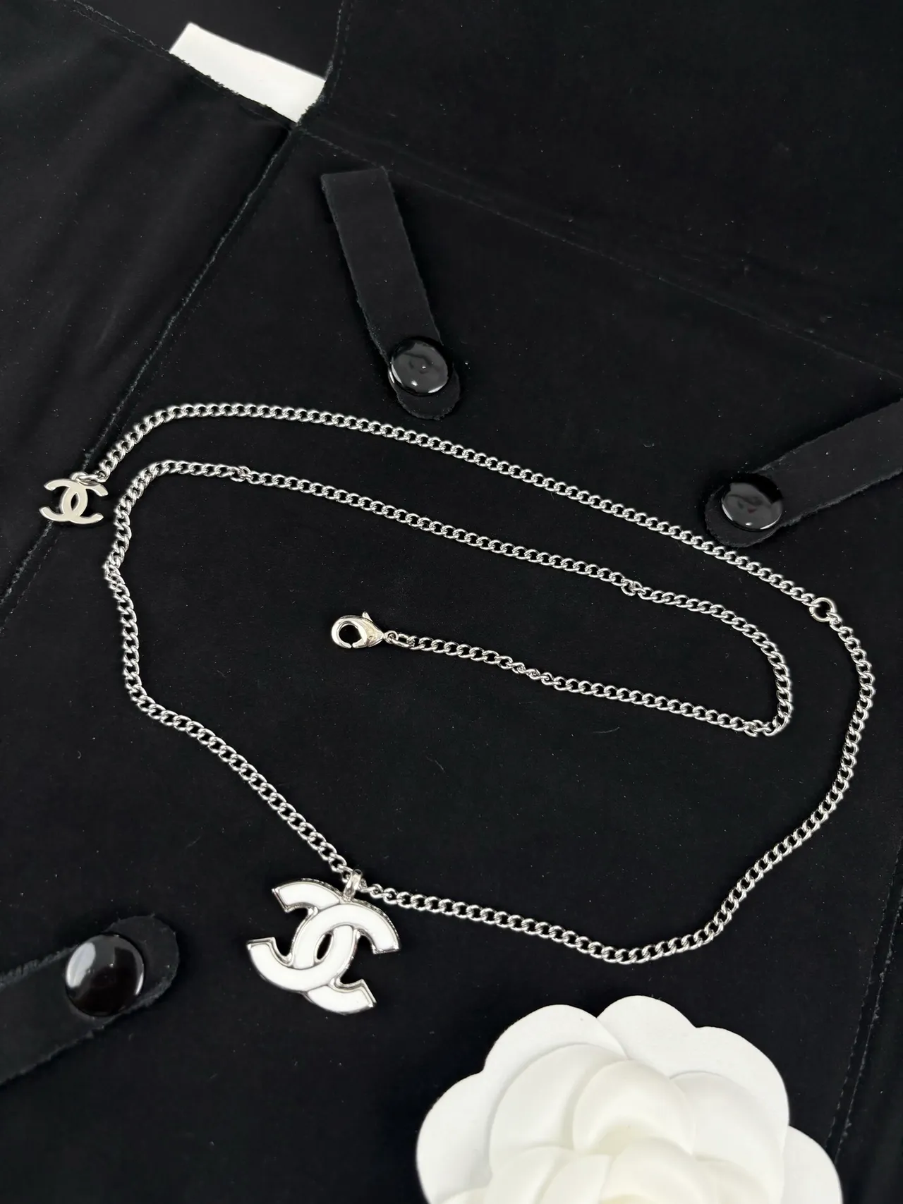 Chanel CC Logo Necklace Silver White Curb Chain Interlocking Pendant Necklace 10
