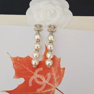 Chanel CC Logo حلق قطرة اللؤلؤ
