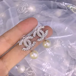 চ্যানেল CC মুক্তা ক্রিস্টাল ড্রপ ইয়াররিংস