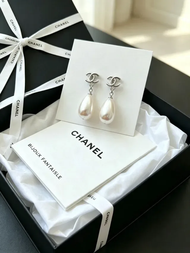 Chanel CC Pearl Drop White Silver Teardrop Interlocking Logo Earrings 4