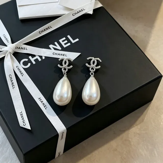 Chanel CC Pearl Drop White Silver Teardrop Interlocking Logo Earrings 5