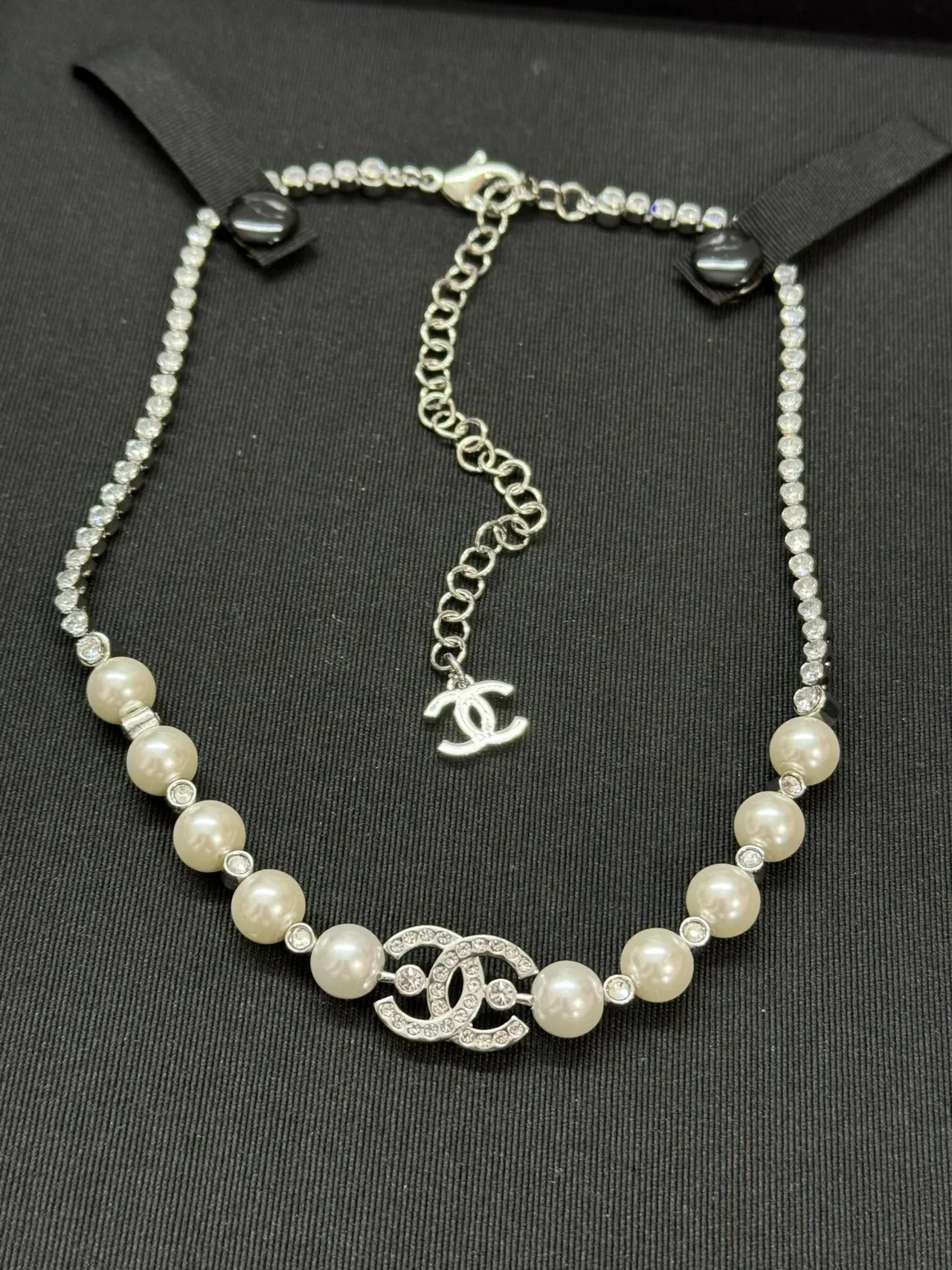 Chanel CC मोती हार चांदी सफेद क्रिस्टल स्ट्रैंड इंटरलॉकिंग पेंडेंट हार 5