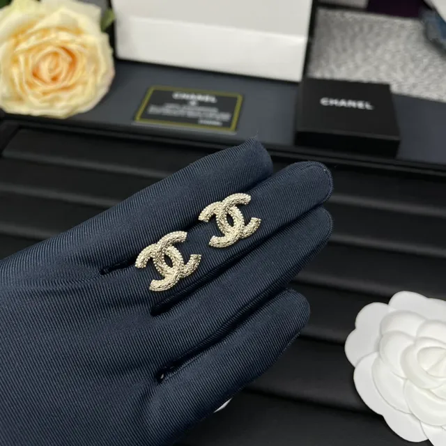 Chanel CC أقراط فضي أسود شعار Interlocking حافة خرز مزخرف 3