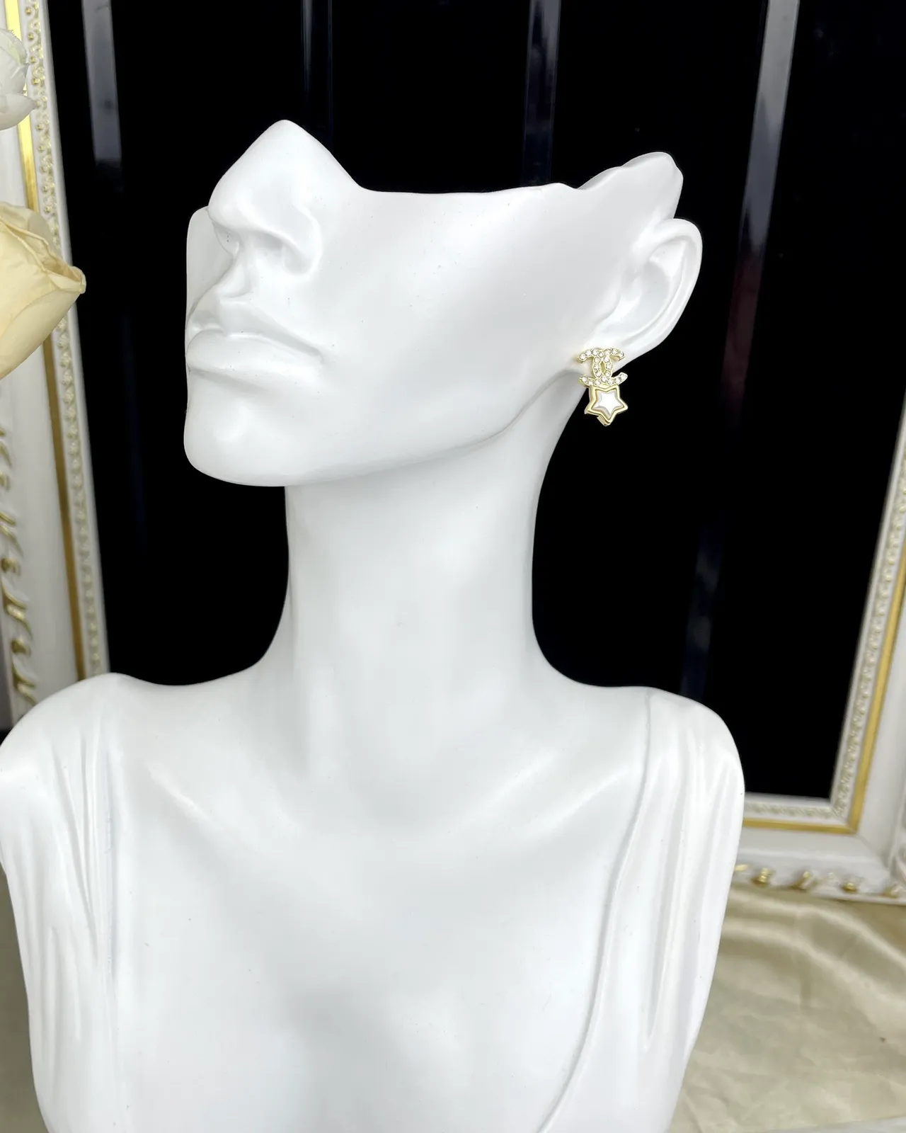 Chanel CC Star Boucles d'Oreilles Stud en Cristal et Perle 3