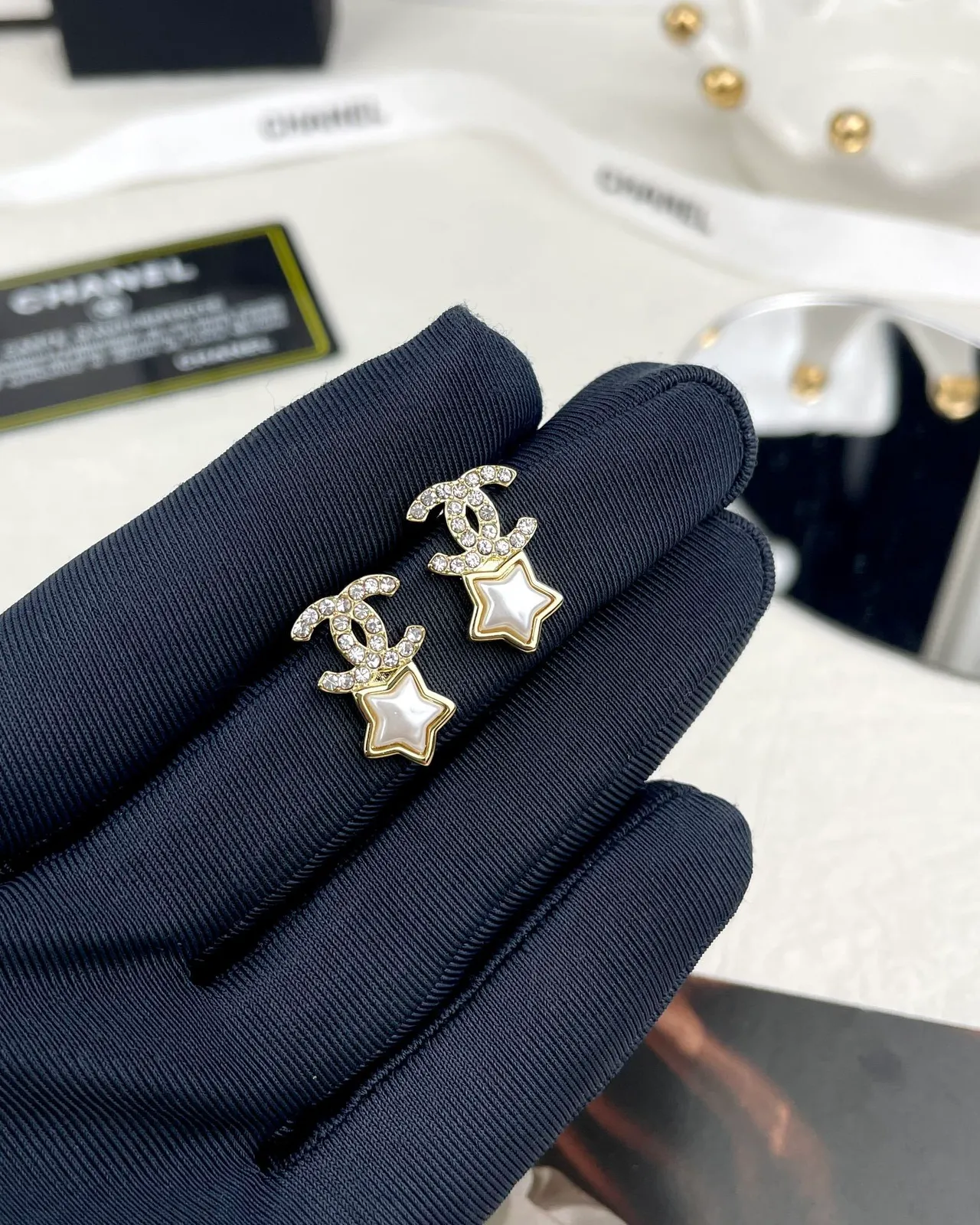 Chanel CC Star Boucles d'Oreilles Stud en Cristal et Perle 4