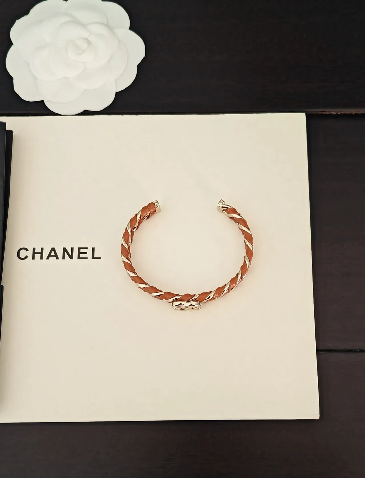 Chanel 链条手链 棕褐色皮革和银色金属袖口手链 2