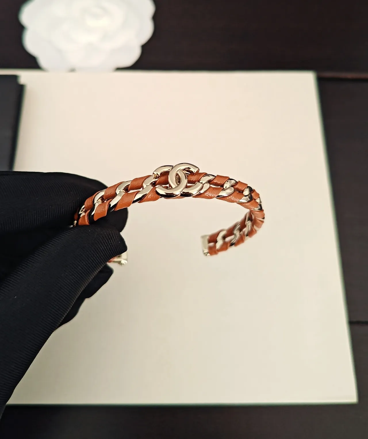 Chanel 链条手链 棕褐色皮革和银色金属袖口手链 3