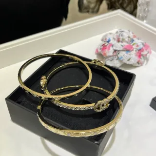Bracelete Chanel Coco Crush de ouro transparente com cristais incrustados