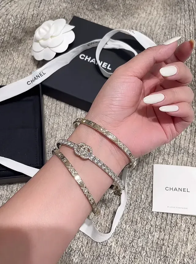 Chanel Coco Crush Gold Transparent Crystal-Embellished Bracelet 2