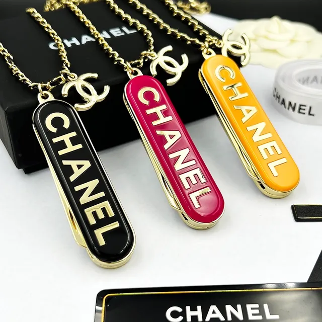 Chanel Peigne Collier Orange Noir Émail Baril Charme Gold-Tone et Métal Colier 6