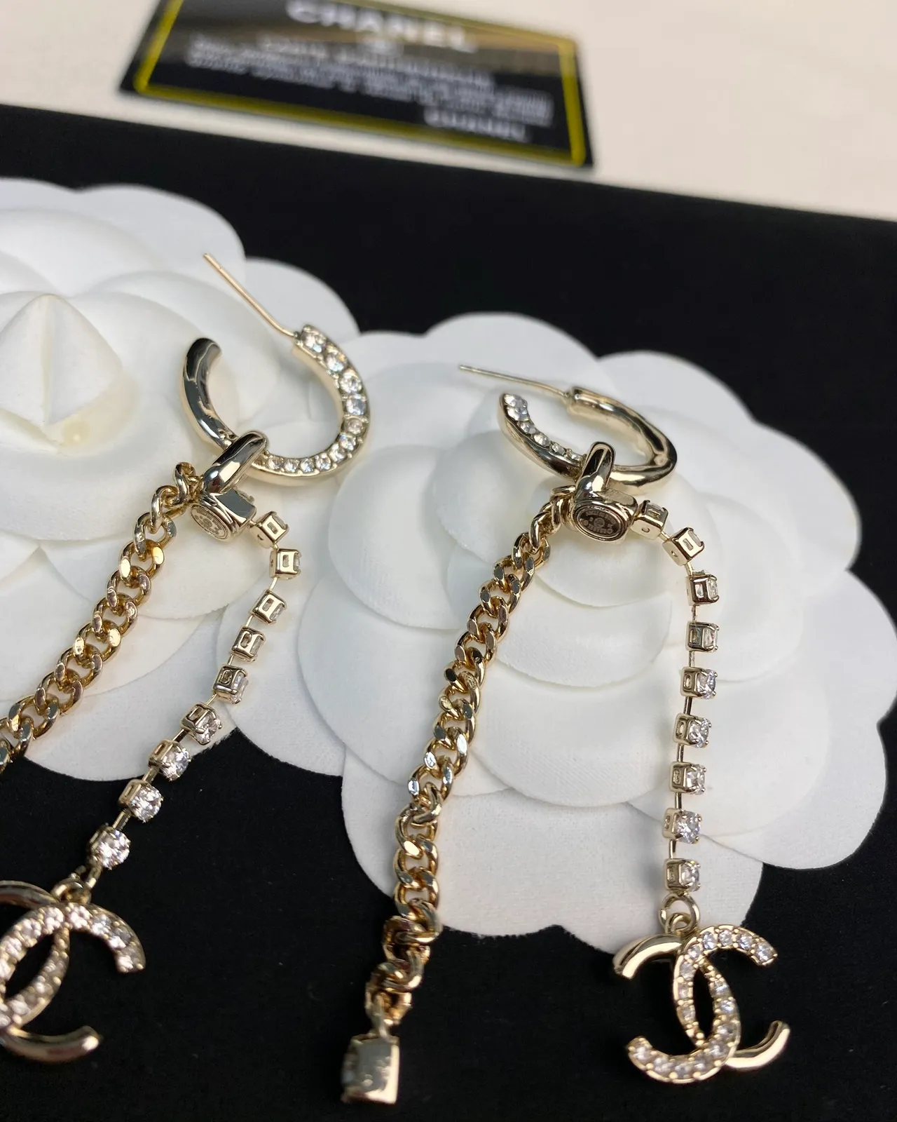 Chanel ক্রিস্টাল চেইন CC লোগো হুপ ইয়ারিংস 2