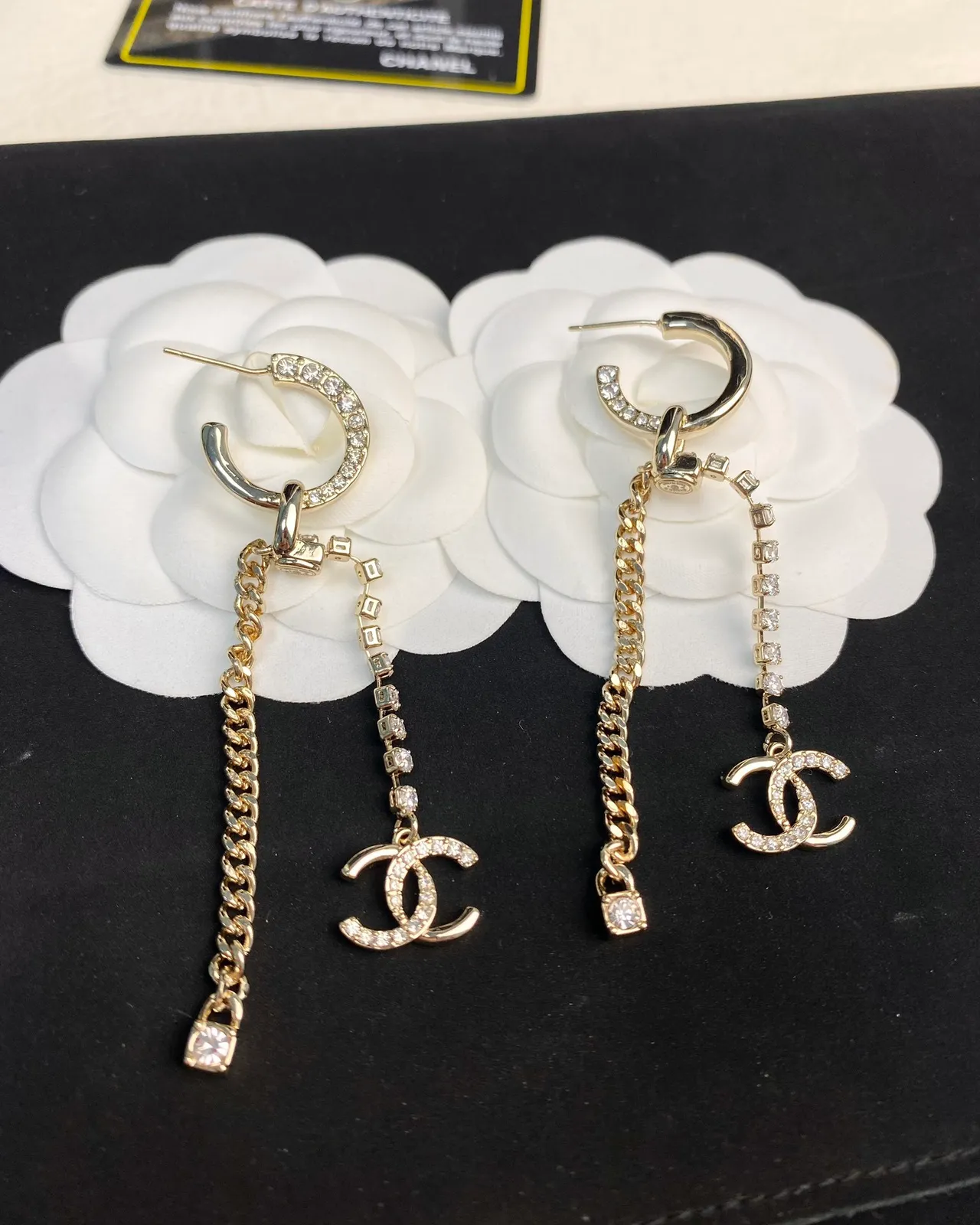 Chanel ক্রিস্টাল চেইন CC লোগো হুপ ইয়ারিংস 3