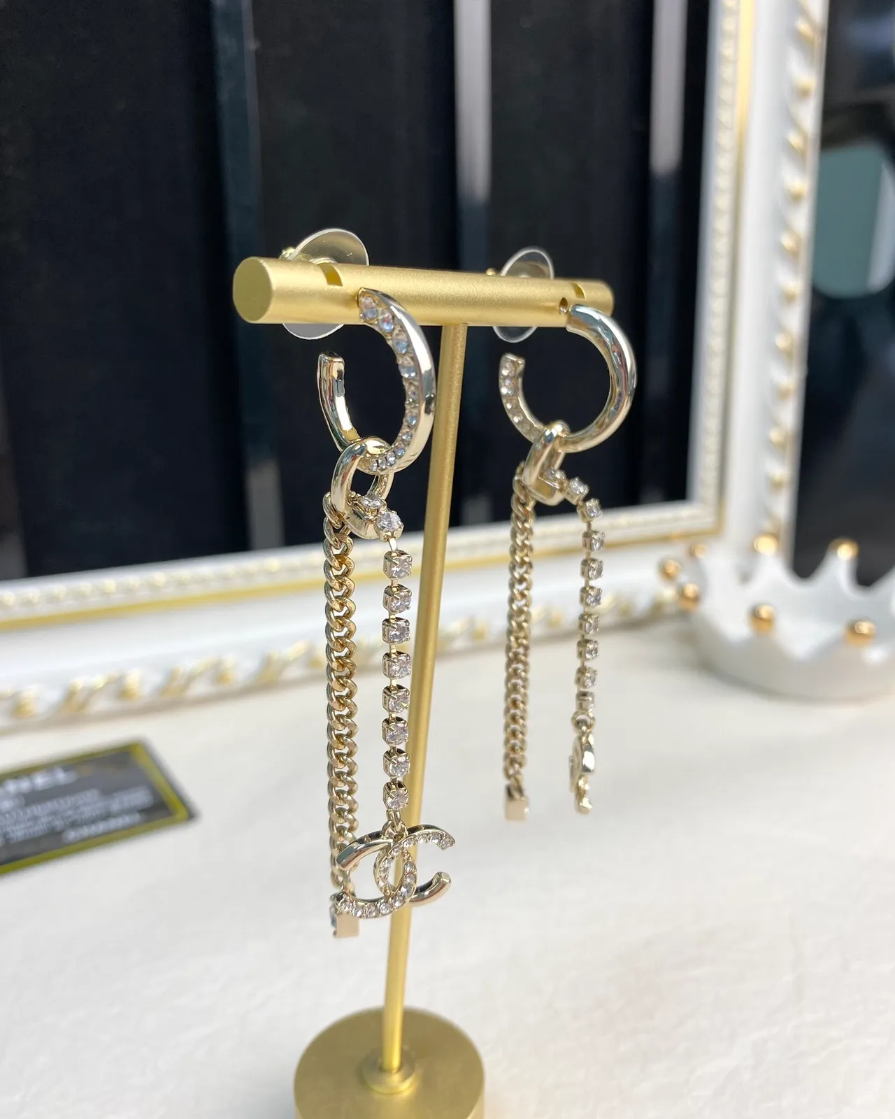 Chanel ক্রিস্টাল চেইন CC লোগো হুপ ইয়ারিংস 4