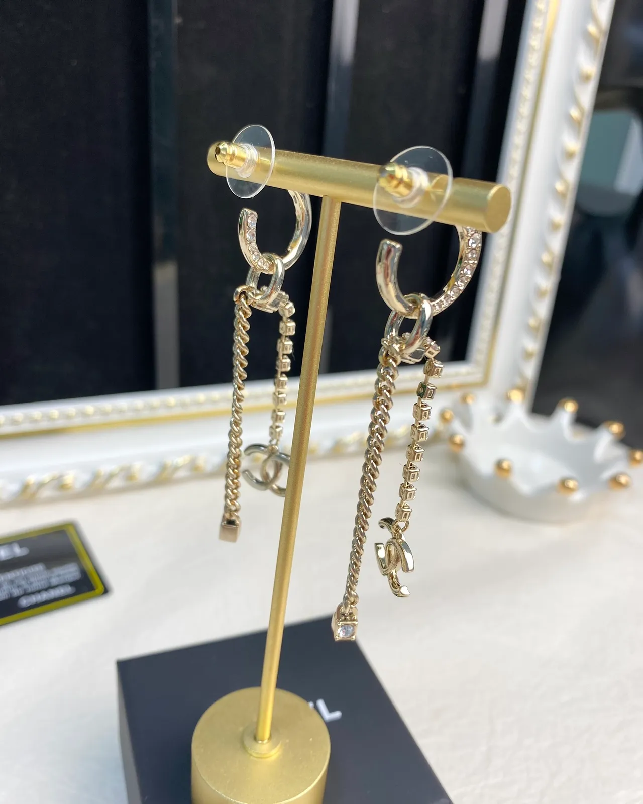 Chanel ক্রিস্টাল চেইন CC লোগো হুপ ইয়ারিংস 5