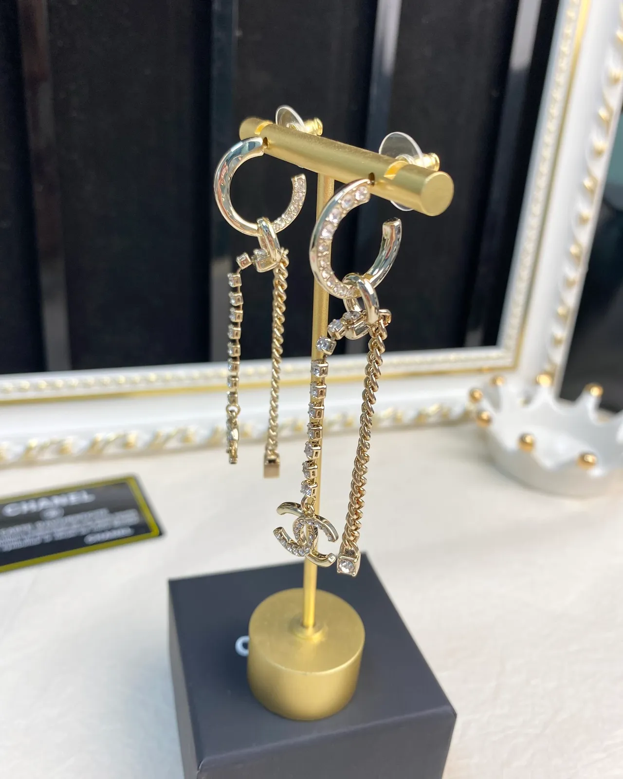 Chanel ক্রিস্টাল চেইন CC লোগো হুপ ইয়ারিংস 6