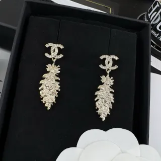 Chanel Crystal-Pavé CC Logo পাতা ঝুল কানের দুল