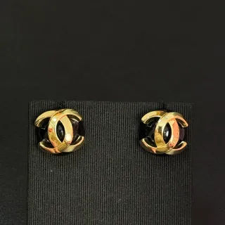 Chanel ذهبي أسود interlocking CC Logo Metal Earrings