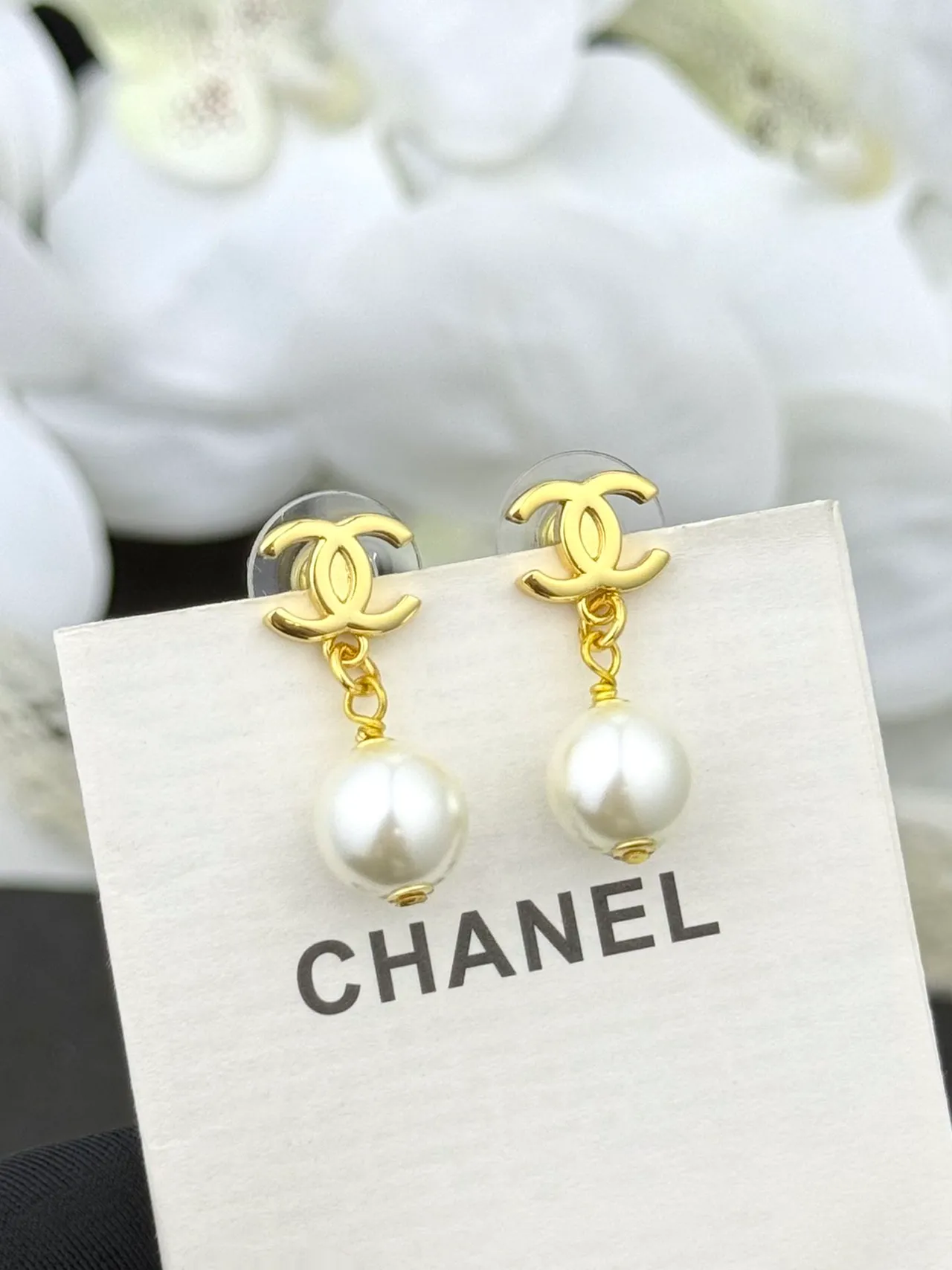 Chanel Oro Blanco CC Logo Aros de Perla Esféricos 2