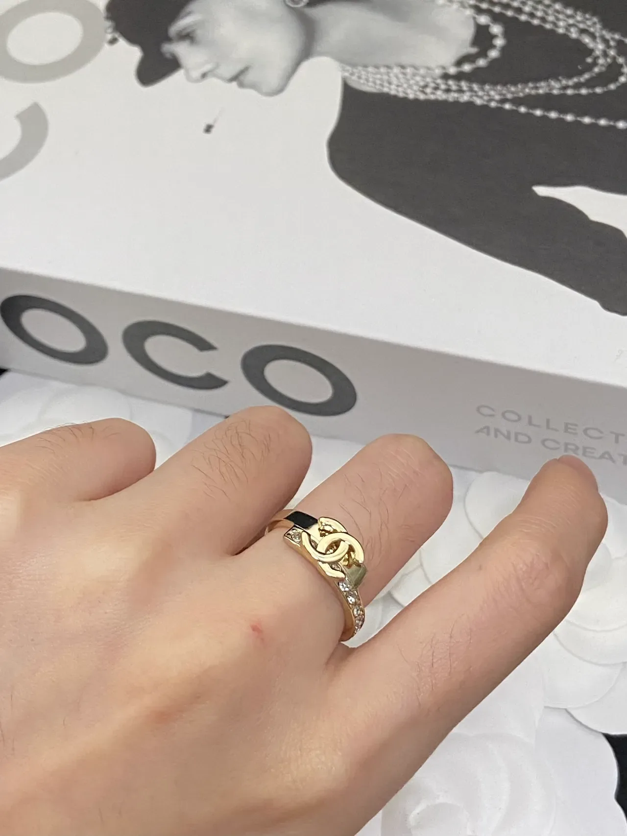 Chanel سوار ذهبي أبيض Pavé كريستال 3