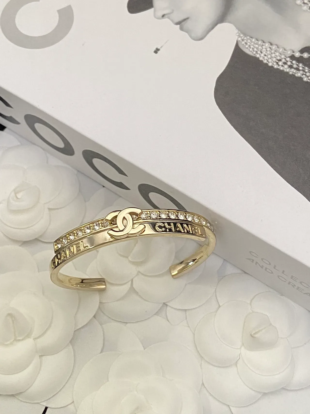 Chanel سوار ذهبي أبيض Pavé كريستال 5