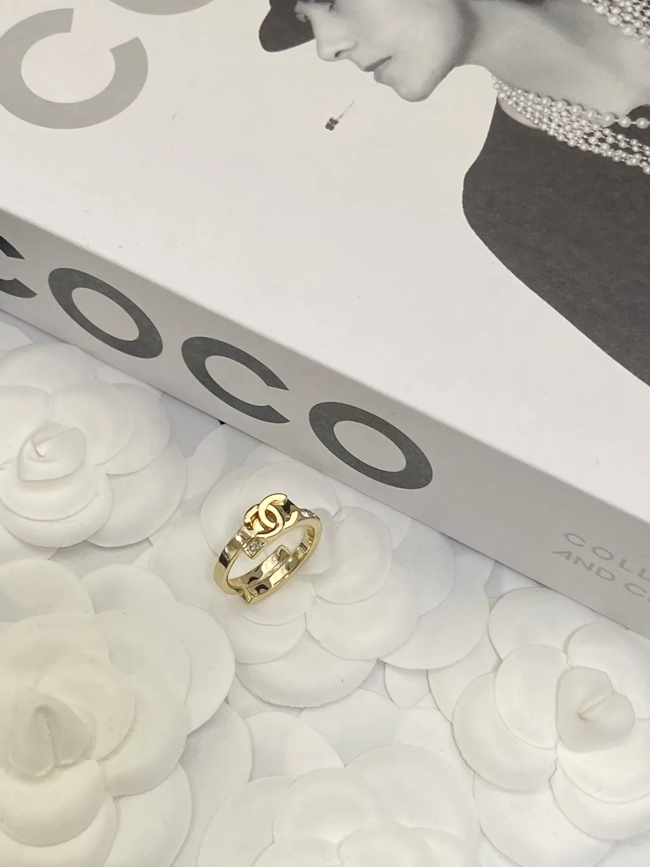 Chanel سوار ذهبي أبيض Pavé كريستال 6