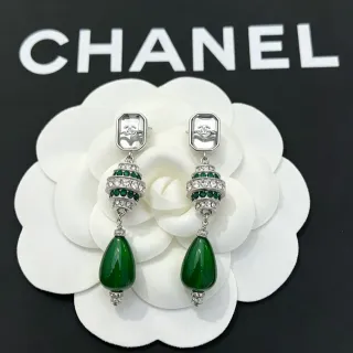 Chanel সবুজ এবং ক্রিস্টাল ড্রপ ইয়াররিংস