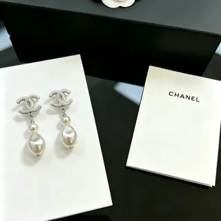 Chanel Interlocking CC ডাবল পার্ল ড্রপ ইয়ারিংস