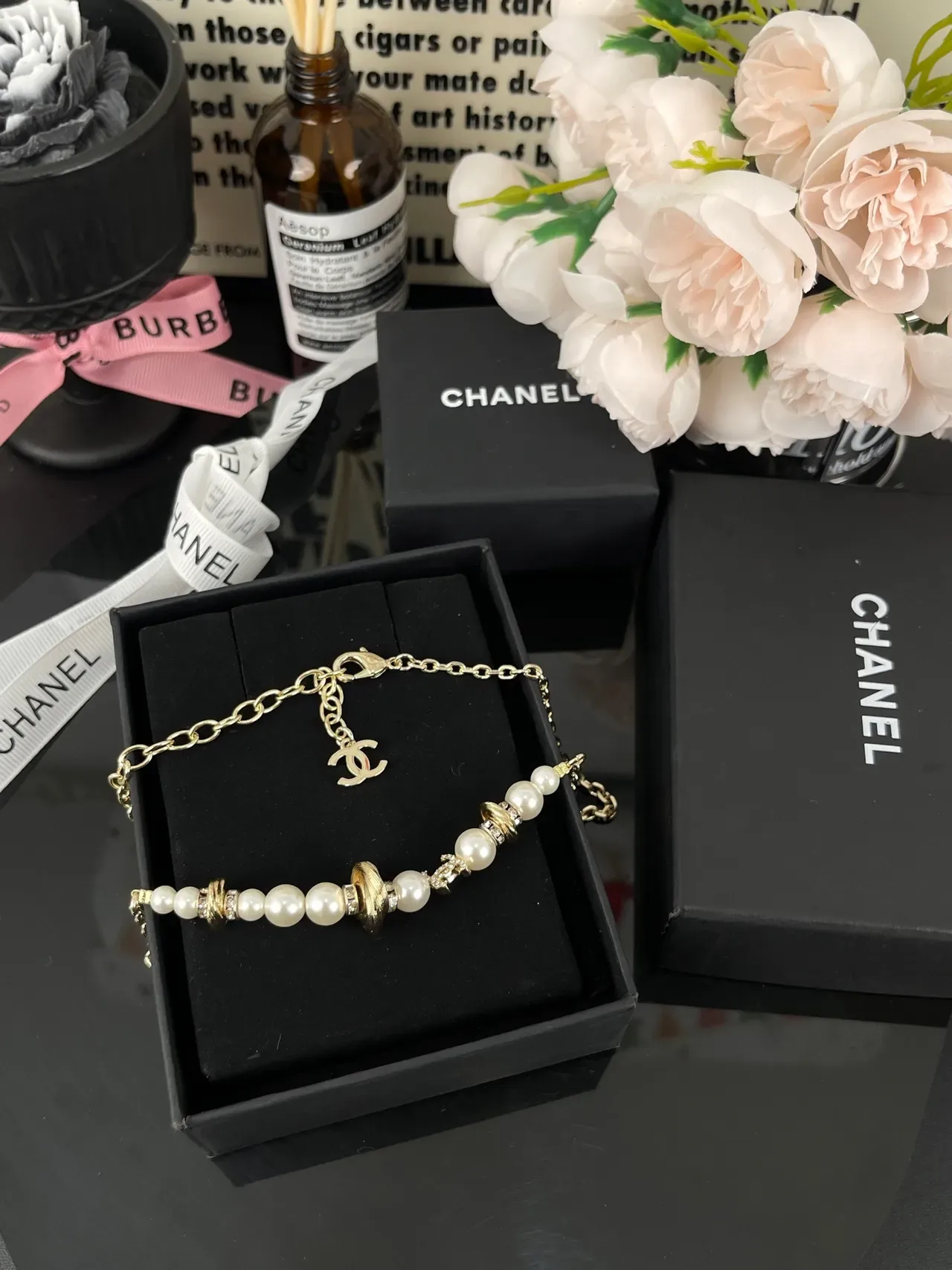 Chanel Collar con Perlas y Logo CC en Cadena de Tono Dorado 3