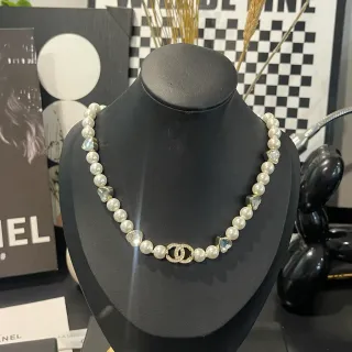 Chanel मोती और क्रिस्टल CC Logo हार
